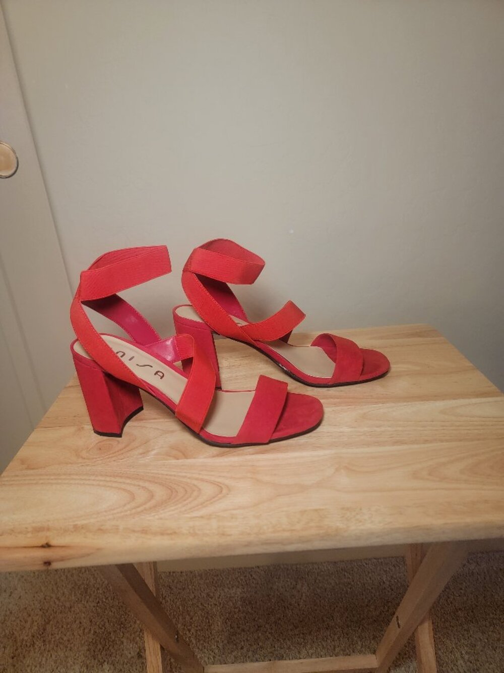 Unisa Dellia Red Faux Suede Block Heel Sandals Elastic Ankle Strap Size 8.5M EUC
